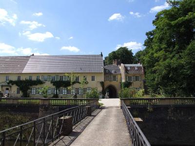 Landesburg Lechenich, Zugangsbrücke mit Zufahrtstor