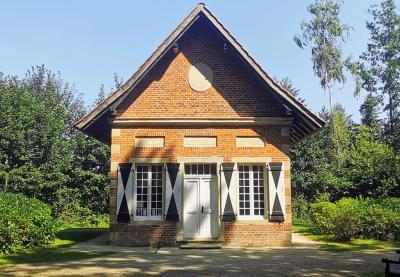 Burg Hülshoff, Teehaus im Wald hinter der Gartenanlage