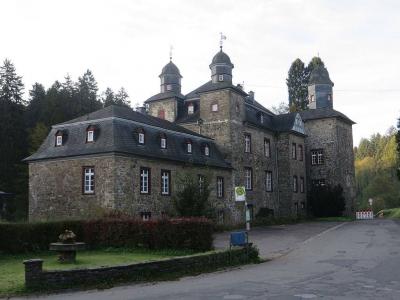 Schloss Gimborn, Haupthaus und Wirtschaftsgebäude