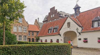 Gebäude am Suitbertus-Stiftsplatz