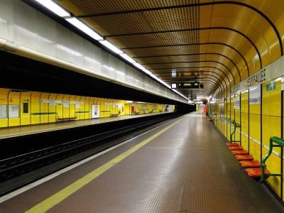 U-Bahn Station Heussallee/Museumsmeile, Bahnsteig 