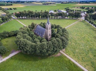 Evangelische Elisabethkirche Louisendorf, Luftbild