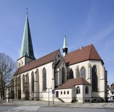 St. Remigius, vor dem Umbau, mit neugotischem Chor
