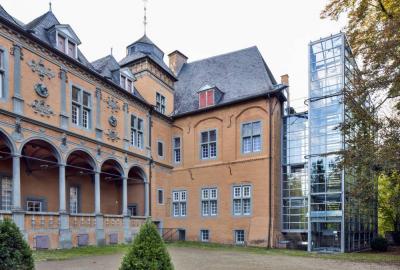 Schloss Rheydt, Herrenhaus Hofseite mit Loggia