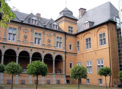 Schloss Rheydt, Herrenhaus Hofseite mit Loggia