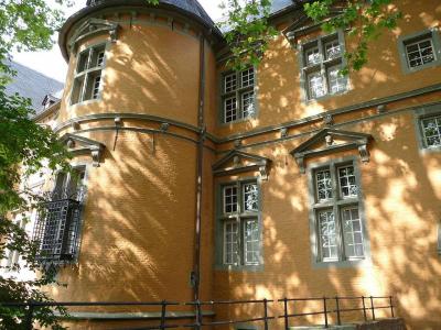 Schloss Rheydt, Herrenhaus Südfassade mit Treppenturm