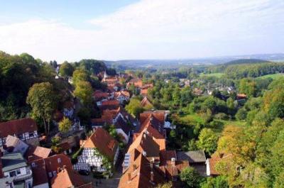 Blick von der ev. Stadtkirche auf den historischen Stadtkern