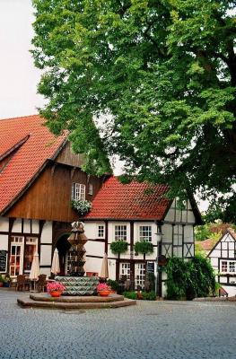 Marktplatz mit Linde