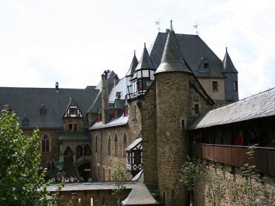 Schloss Burg, Innenhof