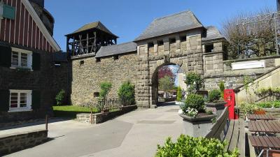 Schloss Burg, Mitteltor