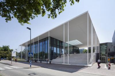 Ansicht des Studierenden Service Centers von der Universitätsstraße
