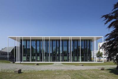 frontaler Blick auf die Fassade