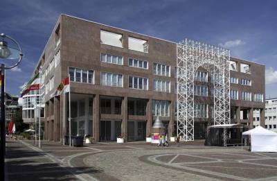Eingangsbereich des Neuen Rathauses am Friedensplatz