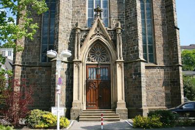 Eingangsportal im Westen