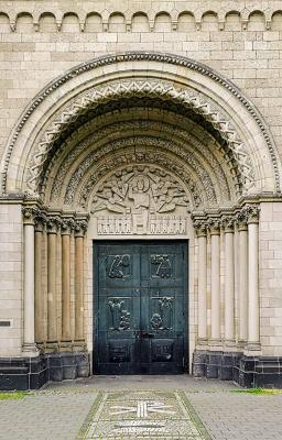Eingangsportal St. Heribert Köln-Deutz
