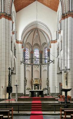 Innenansicht des Chors von St. Heribert