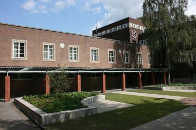 Hofseite mit neuer Arkaden- und Hofgestaltung