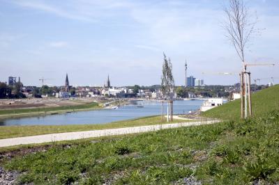 Blick über den See Richtung Westen