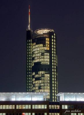 RWE-Turm bei Nacht