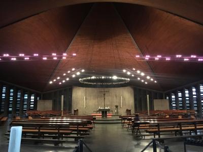 Innenansicht mit Blick zum Altar