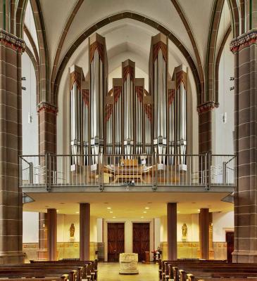 Innenansicht mit Orgel