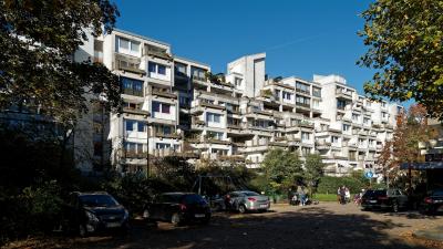 Straßenperspektive, Fassadenraster und Versprünge