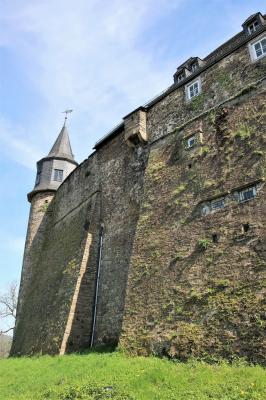 Blick auf die Westseite der Burgmauer