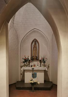 Kapelle mit Marienstatue