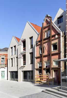 Außenperspektive Marktstraße, giebelständige Baukörper, historischer Bestand 
