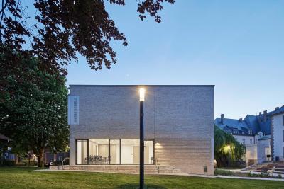Musikschule Recklinghausen, Seitenansicht Abenddämmerung