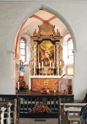 Chorraum mit Altar