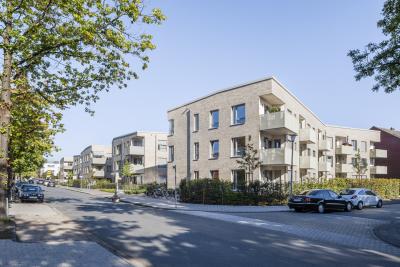 Außenperspektive, Straßenseite, angewinkelte Kubatur