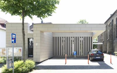 Gemeindehaus, Vorplatz, Zuwegung zum Haupteingang