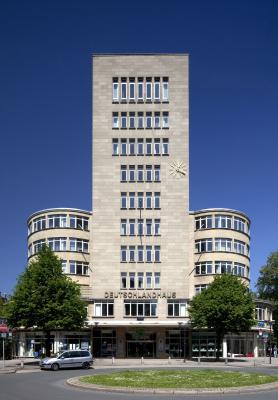 Frontalansicht von Süden