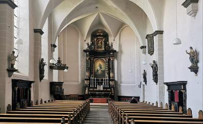Innenraum St. Antonius, Blick zum Chor und Altar nach Osten