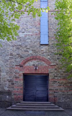Hauptportal an der Westseite