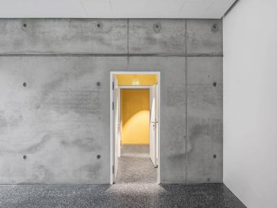 Innenraum mit Betonwänden