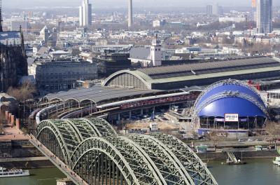 Luftbild Hauptbahnhof mit Hohenzollernbrücke 