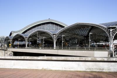 Blick auf die Bahnsteigüberdachung