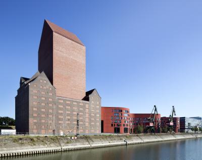 Ansicht Innenhafen mit Landesarchiv NRW