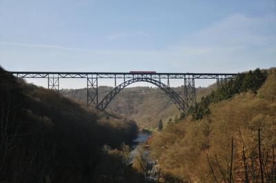 Müngstener Brücke über der Wupper