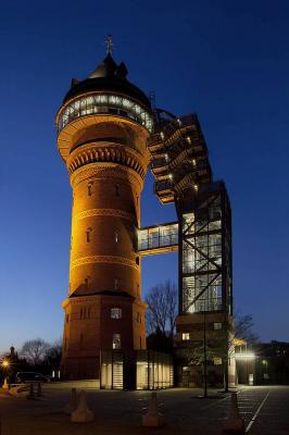 Wasserturm bei Nacht II