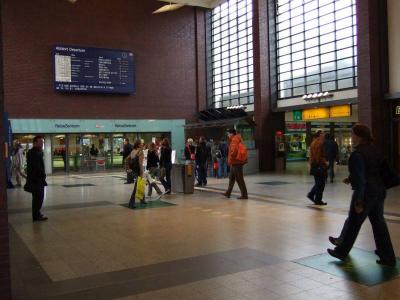 Innenansicht der Bahnhofshalle 