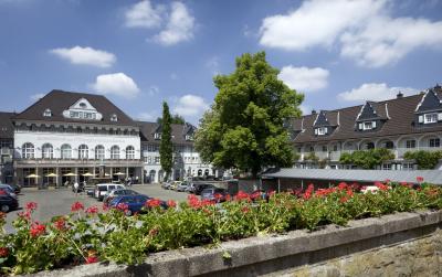 Kleiner Markt mit Gasthaus und Laubenganghäusern