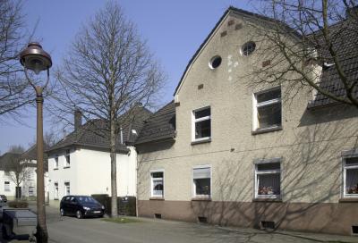 Blick auf die Fassade eines Siedlungshauses