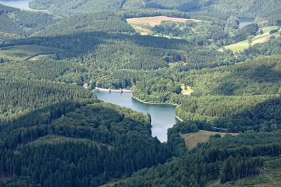 Luftbild der Fürwiggetalsperre