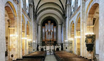 Blick zur Orgel