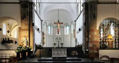 Blick auf den Altar vor dem Ostchor