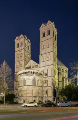 Ostansicht Chor St. Gereon in der Dämmerung