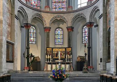 Innenansicht Chor mit Altar